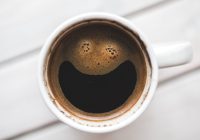 Kava be kofeino: ar tikrai sveikiau?